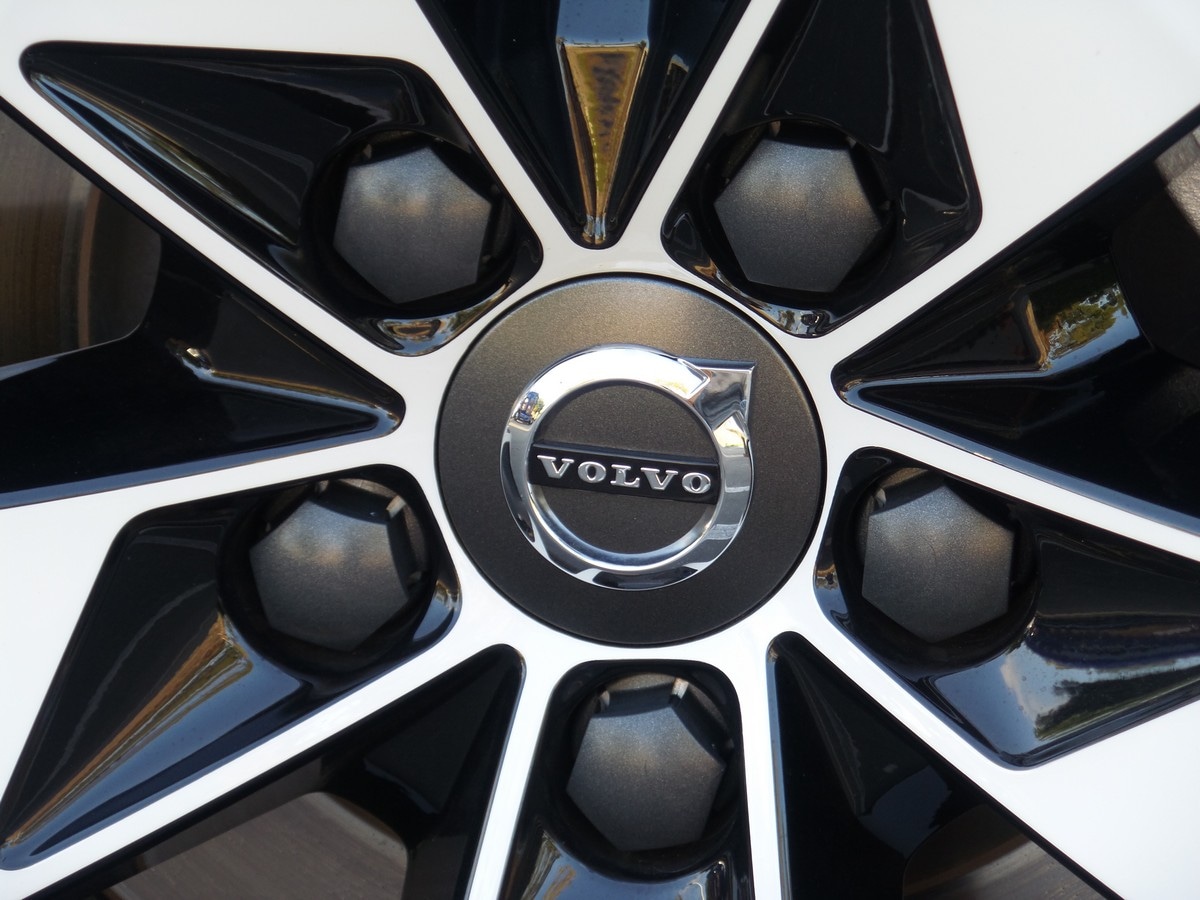 15 2019 Volvo XC40 Long Term