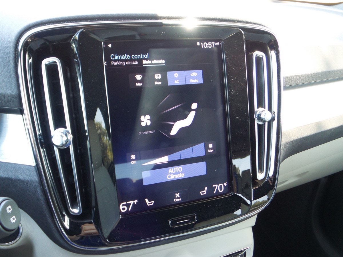 15 2019 Volvo XC40 Climate