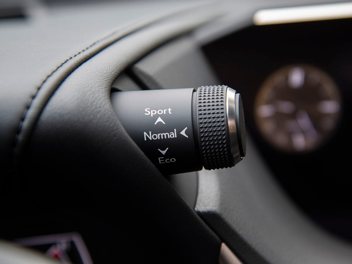 15 2019 Lexus Es 300h Bb