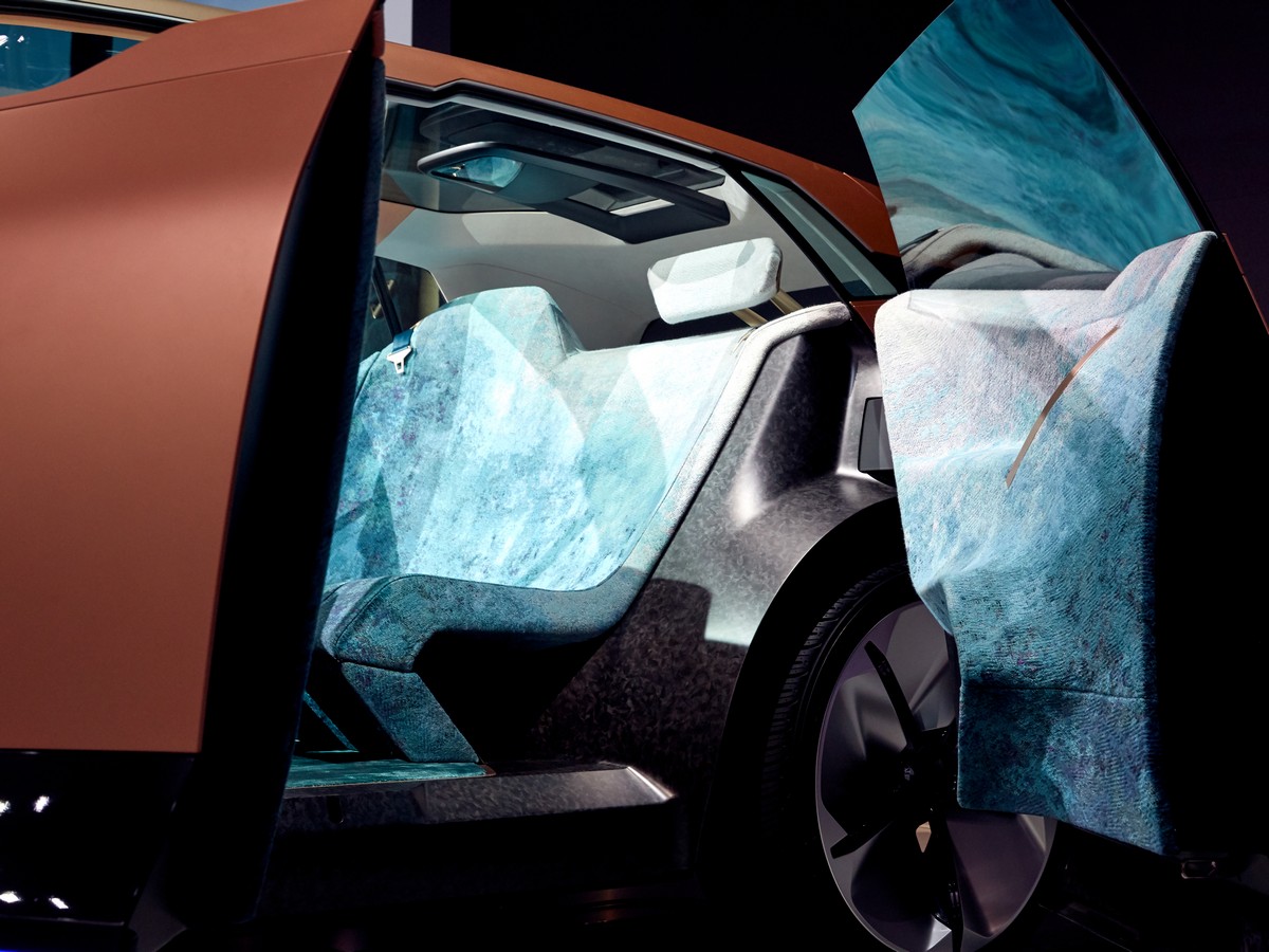 15 Bmw Vision INext LA