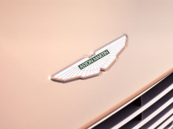 15b 2018 Aston Martin Db11 Volante Oem