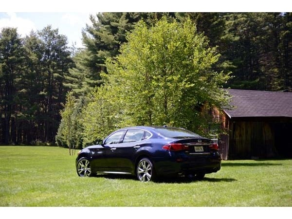 16 2015 Infiniti Q70