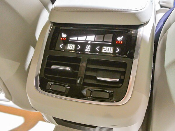 16 2017 Volvo S90