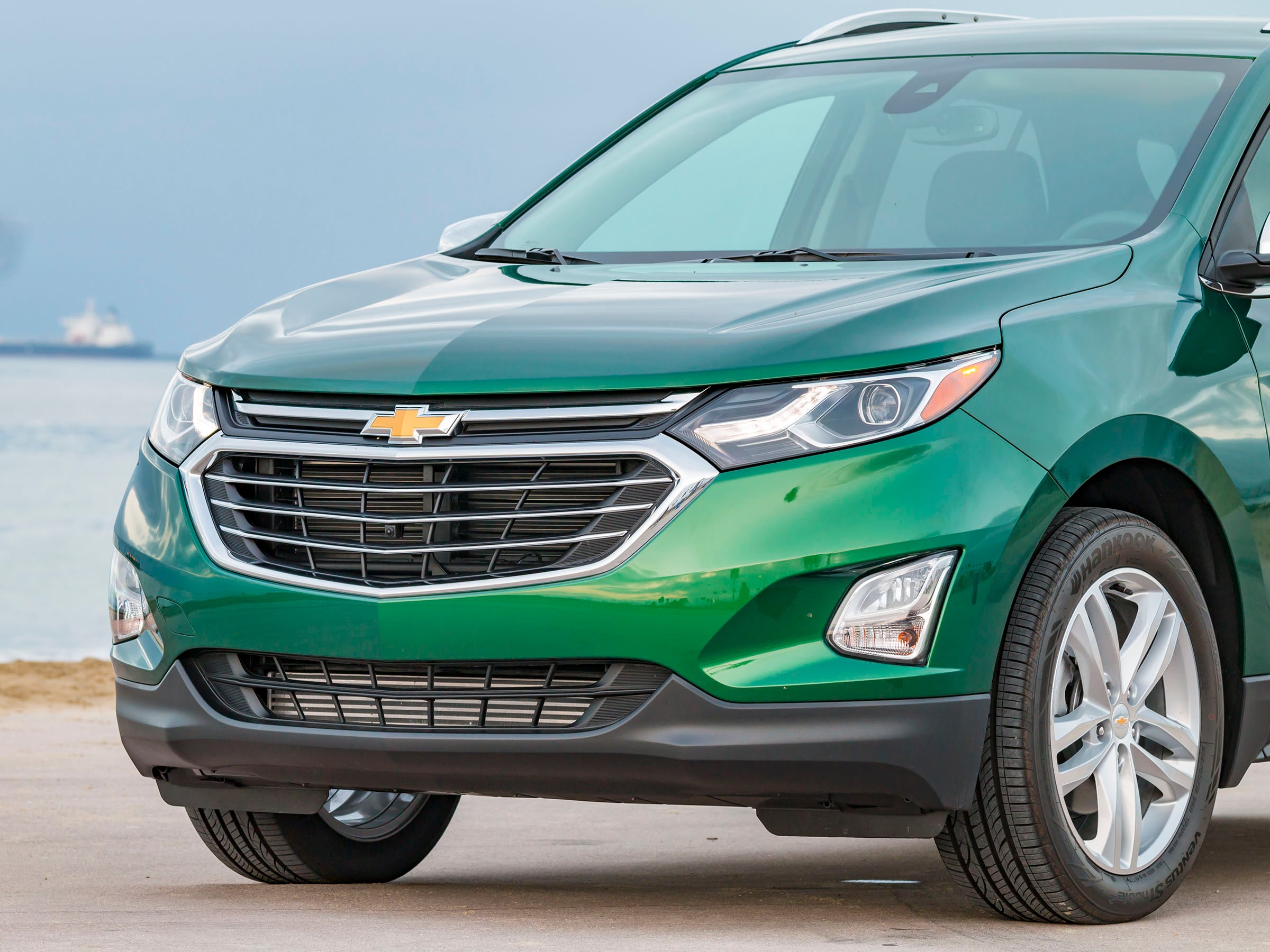16 2018 Chevrolet Equinox Turbo Exterior KBB