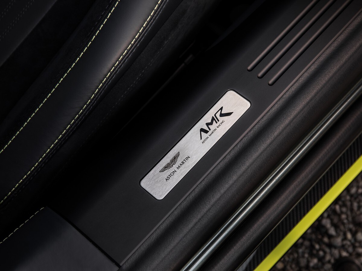 16 2019 Aston Martin Db11 Amr Oem