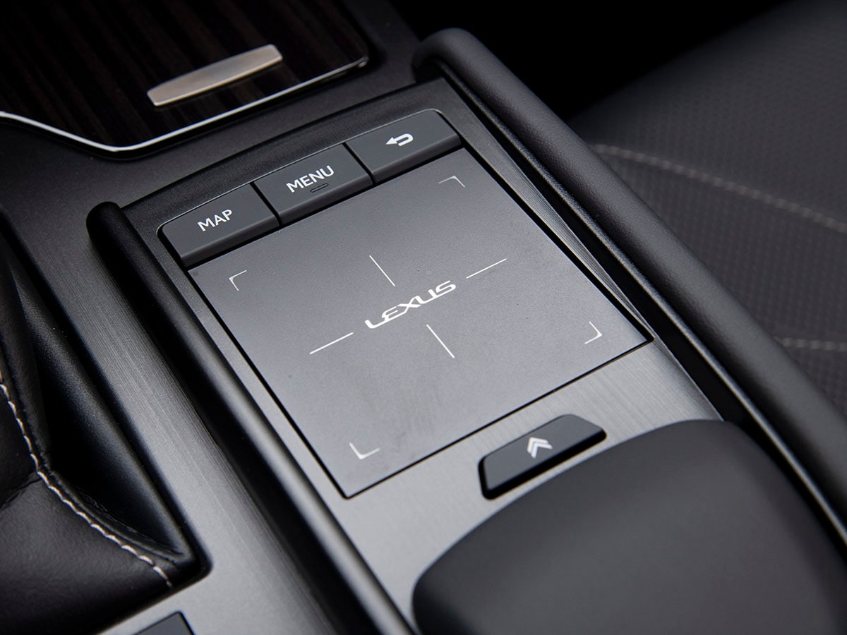 16 2019 Lexus Es 300h Bb