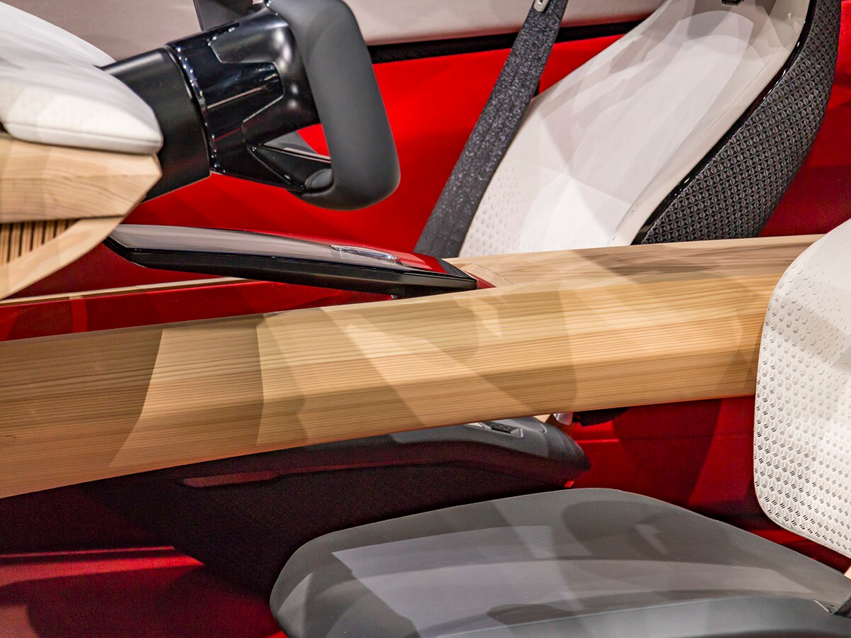 16 Nissan X Motion Concept NAIAS KBB