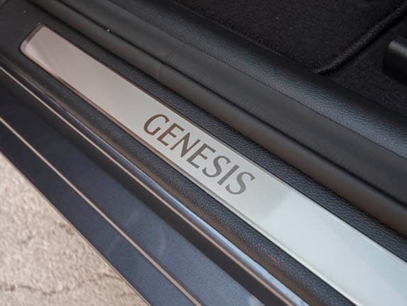 17 2015 Hyundai Genesis Long Term Interior