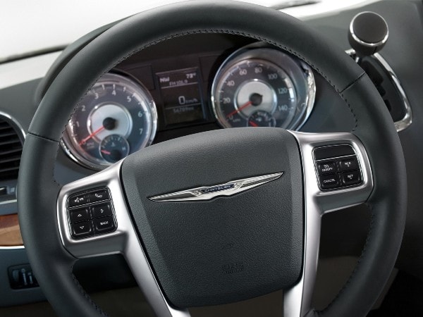 17 2015 Chrysler Town & Country