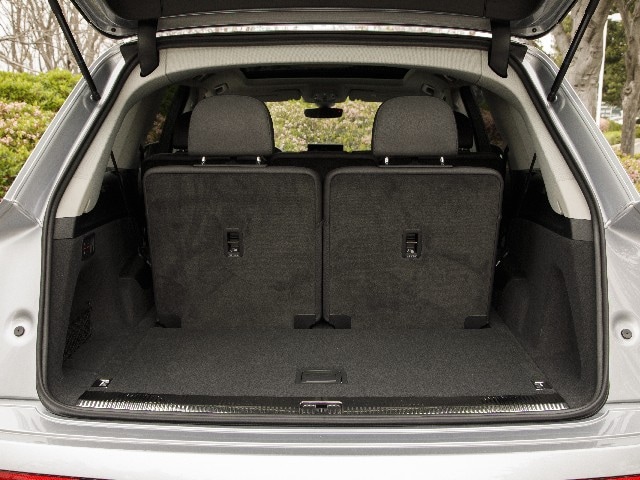 17 2017 Audi Q7 Comparo