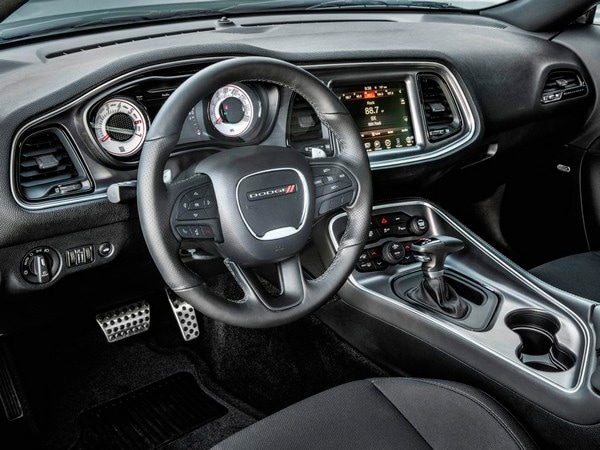 17 2017 Dodge Challenger T A