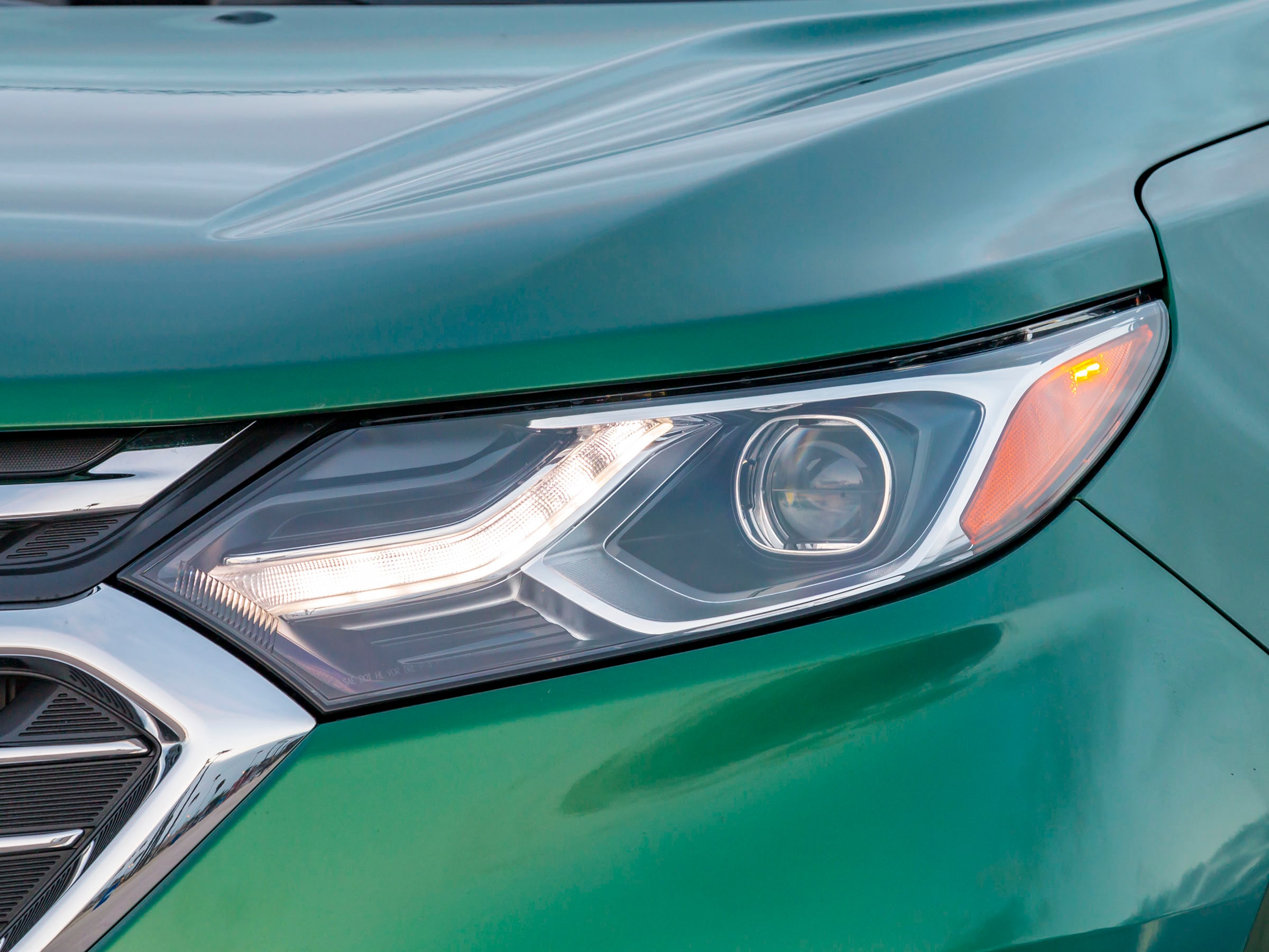 17 2018 Chevrolet Equinox Turbo Exterior KBB