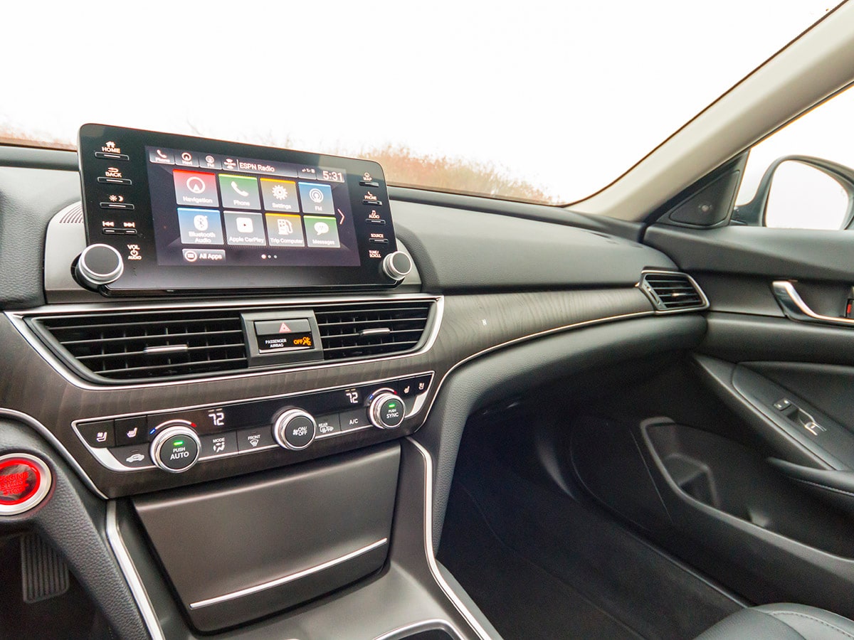 17 2018 Honda Accord Interior BB KBB