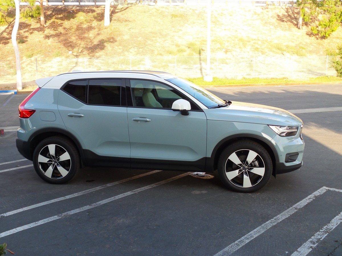 17 2019 Volvo XC40 Long Term