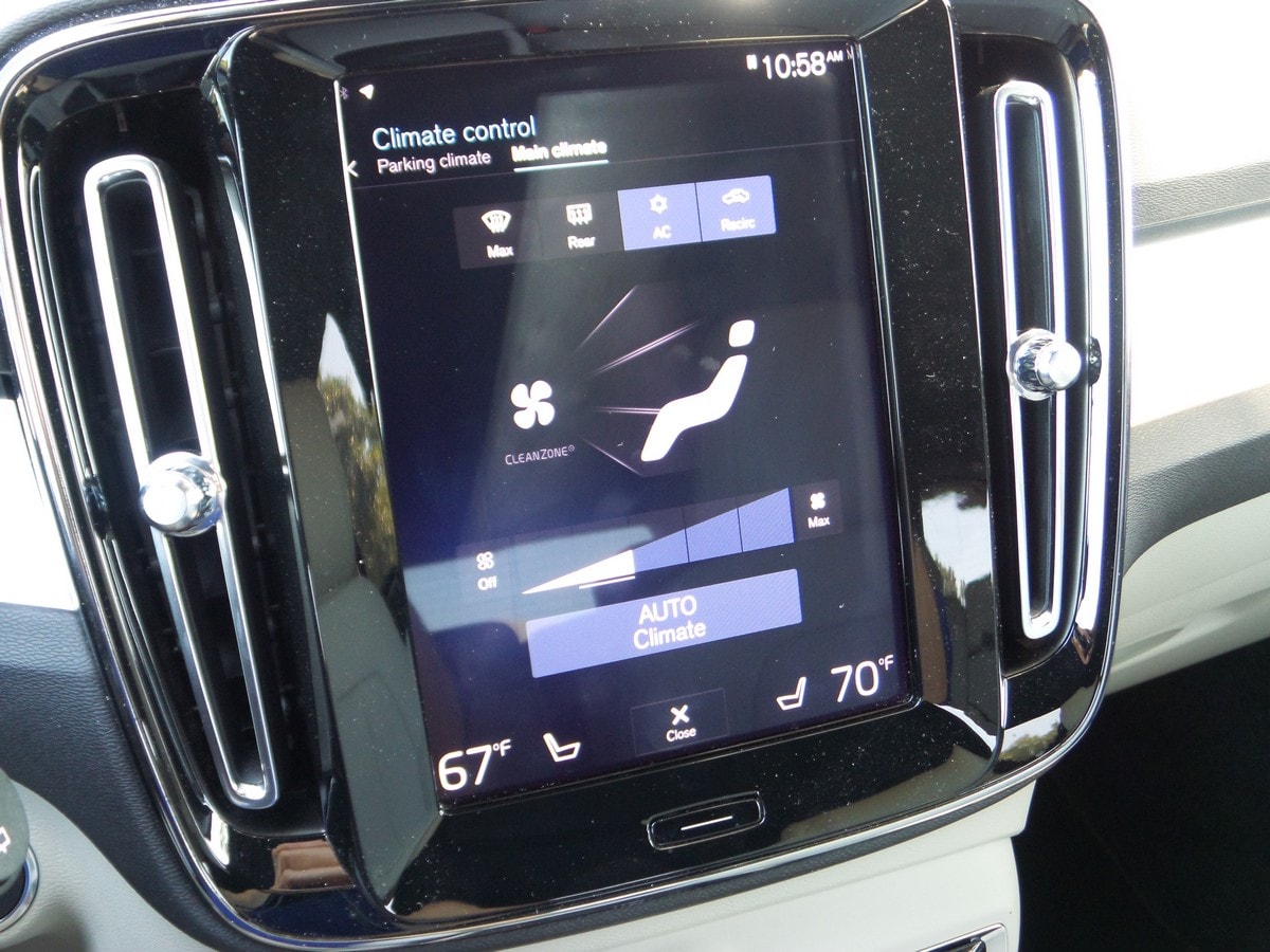 17 2019 Volvo XC40 Climate