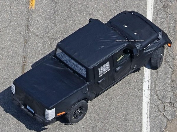 17 2019 Jeep Wrangler Pickup