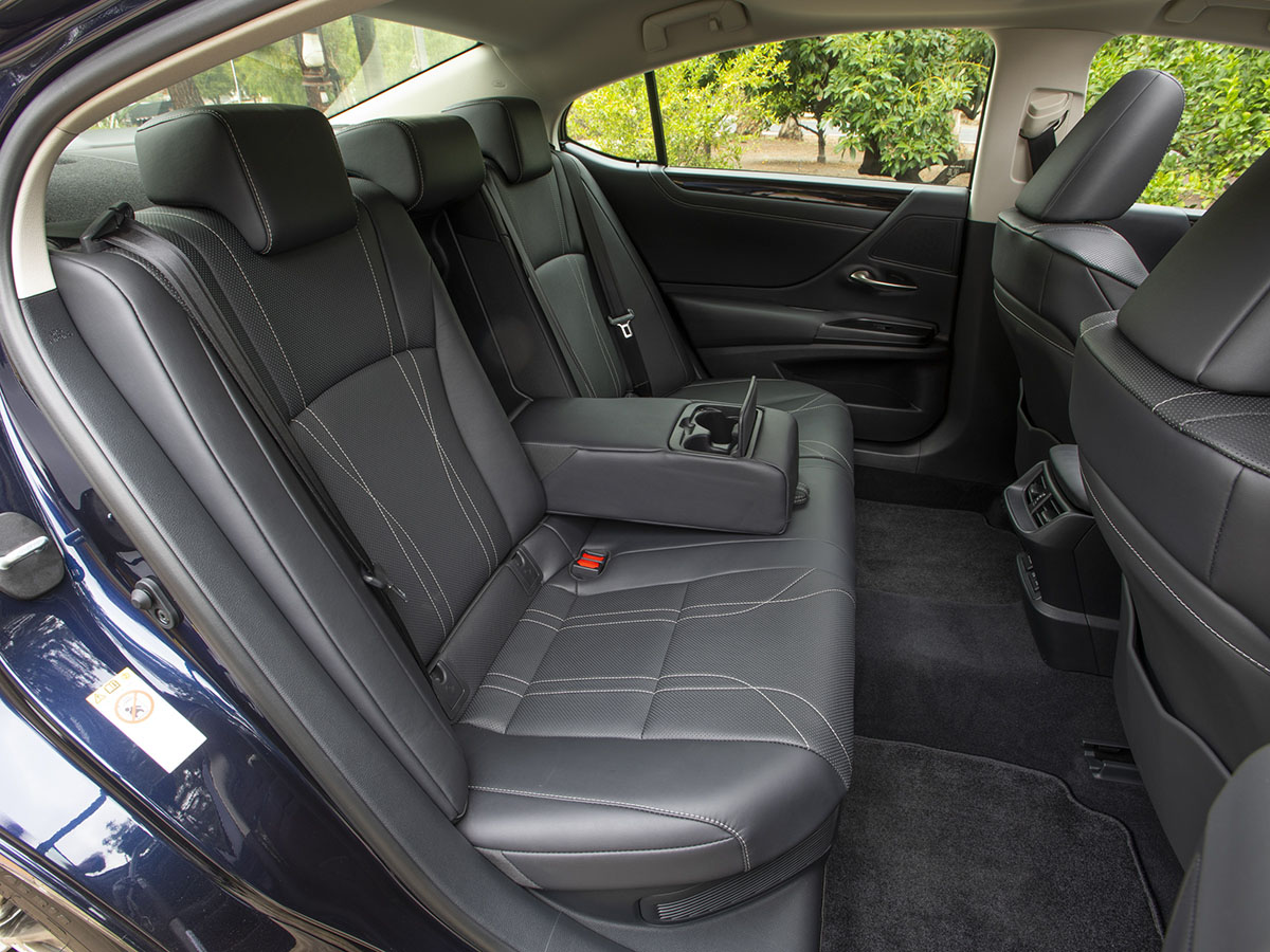 17 2019 Lexus Es 300h Bb
