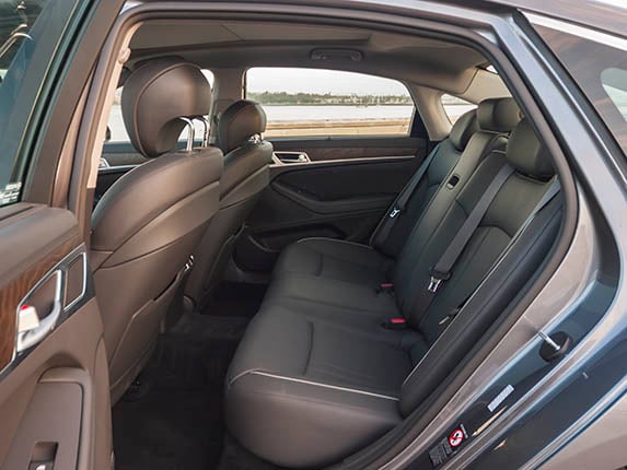 18 2015 Hyundai Genesis Long Term Interior