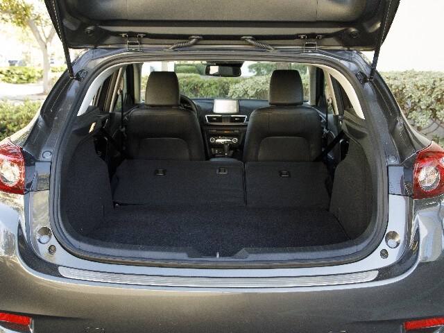 18 2017 Mazda Mazda3 Hatch Comparo