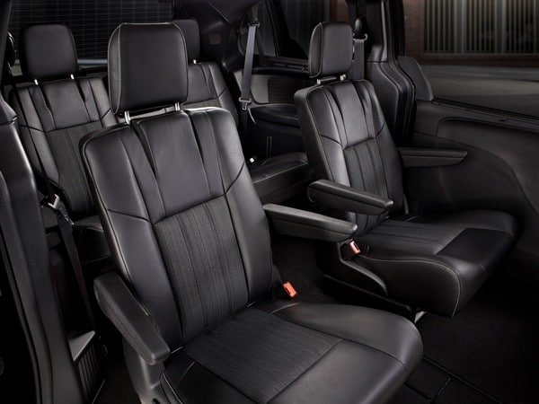 19 2015 Chrysler Town & Country