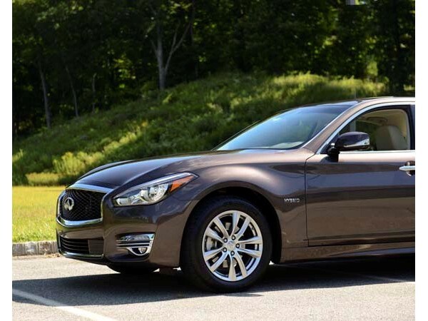 19 2015 Infiniti Q70