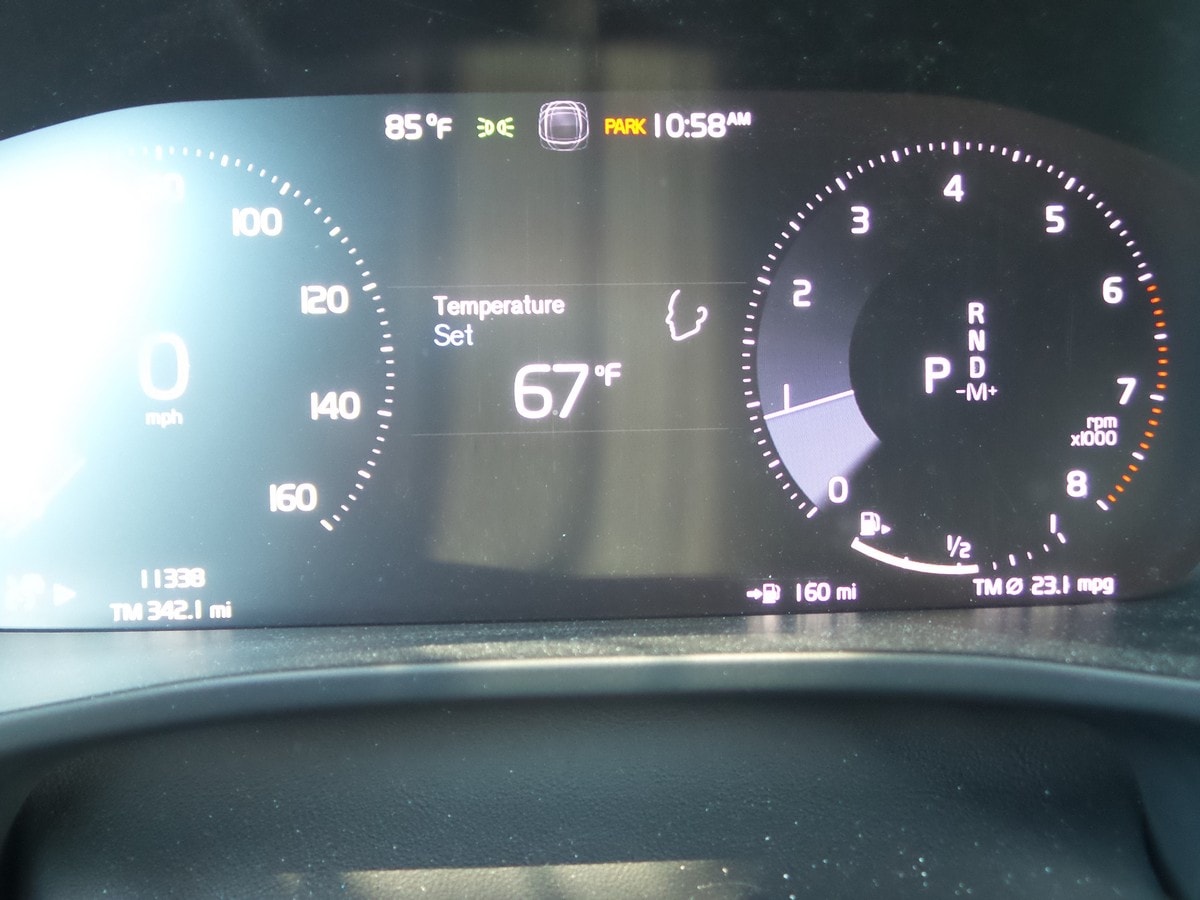 19 2019 Volvo XC40 Climate