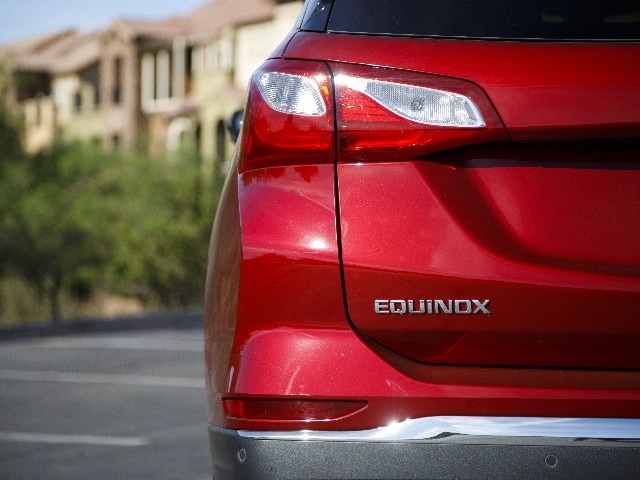20 2018 Chevrolet Equinox Comparo