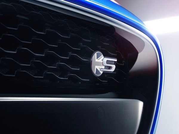 2016 Jaguar F Type British Cropped 6