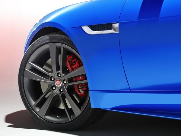 2016 Jaguar F Type British Cropped 7