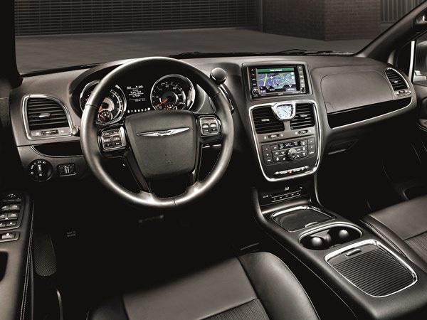 22 2015 Chrysler Town & Country