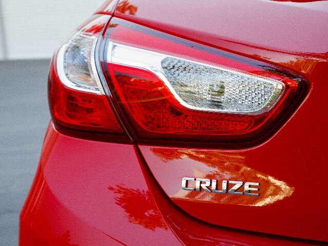 22 2017 Chevrolet Cruze Hatch Comparo