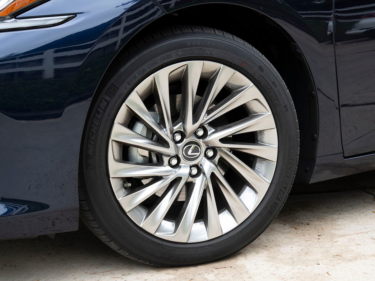 22 2019 Lexus Es 300h Bb