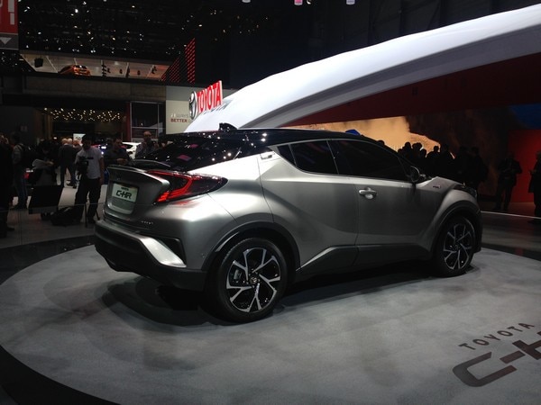 22 Toyota C HR Geneva