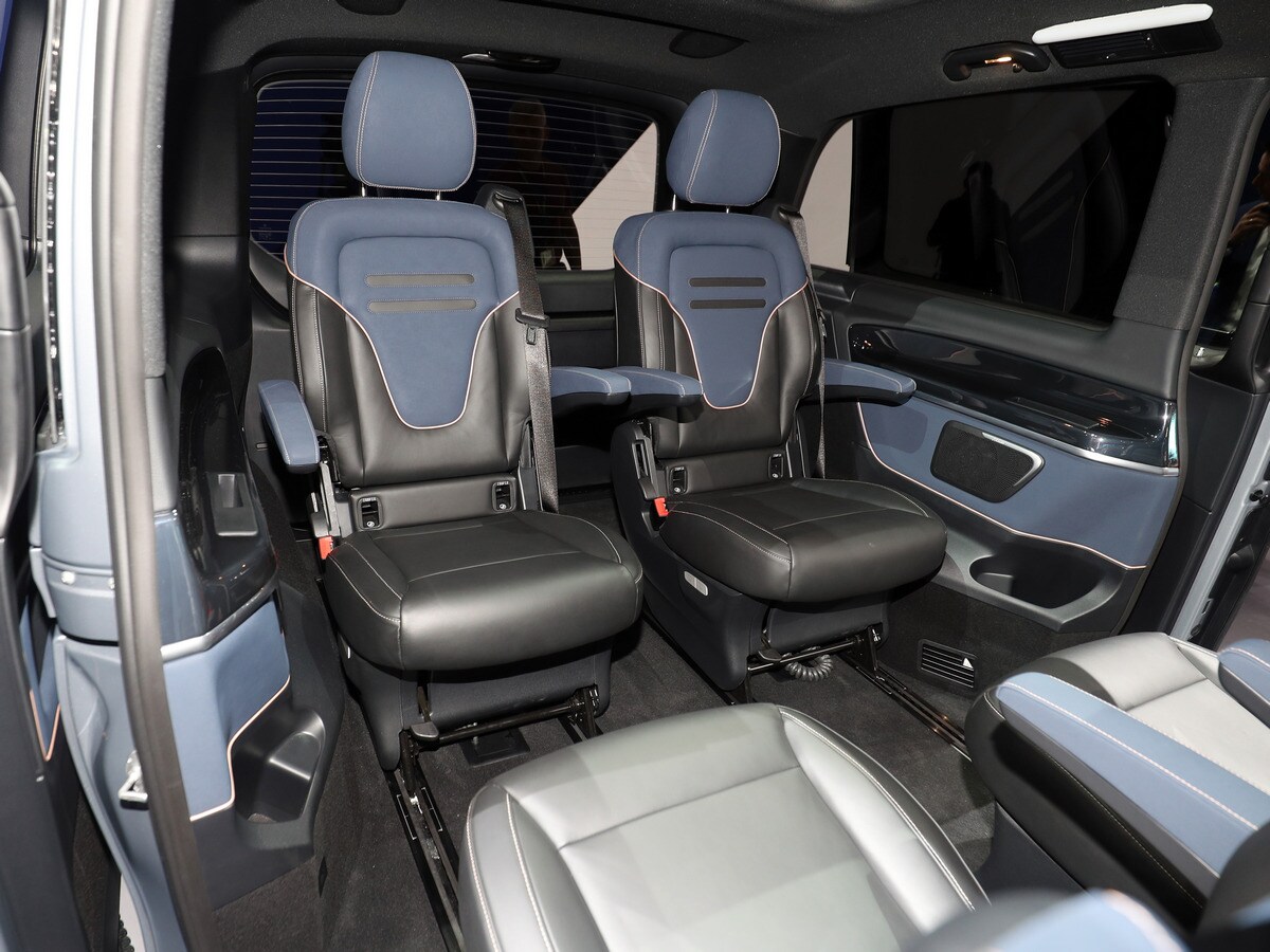 22 Mercedes Benz Eqv Concept GNVA19