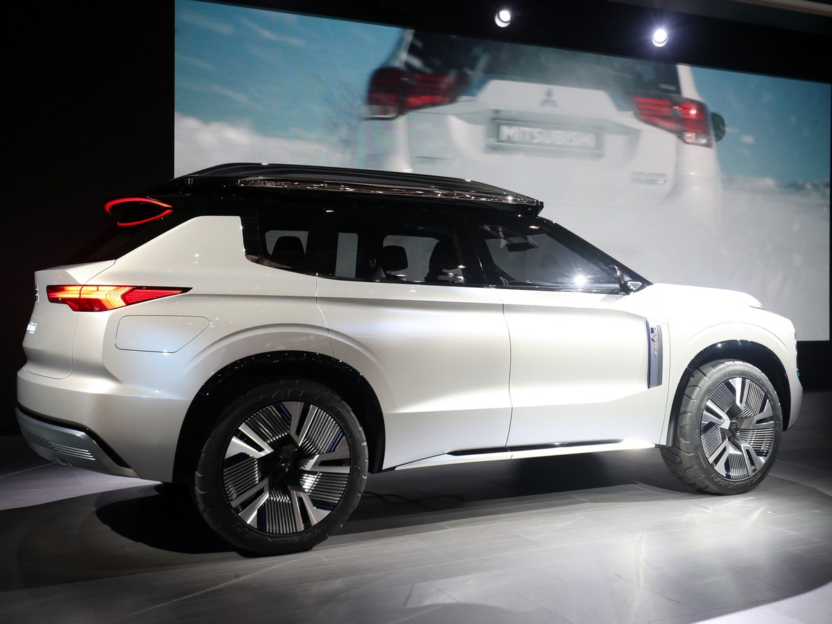 22 Mitsubishi Engelberg Tourer Concept GNVA19