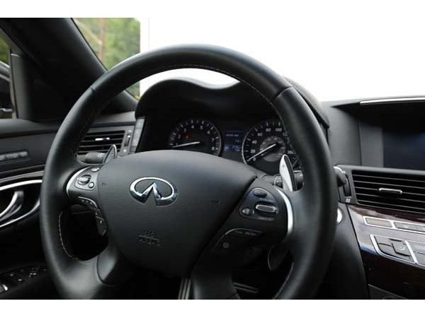 23 2015 Infiniti Q70