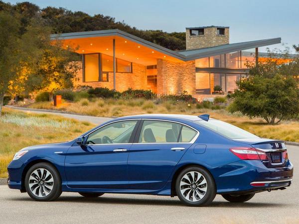 23 2017 Honda Accord Hybrid