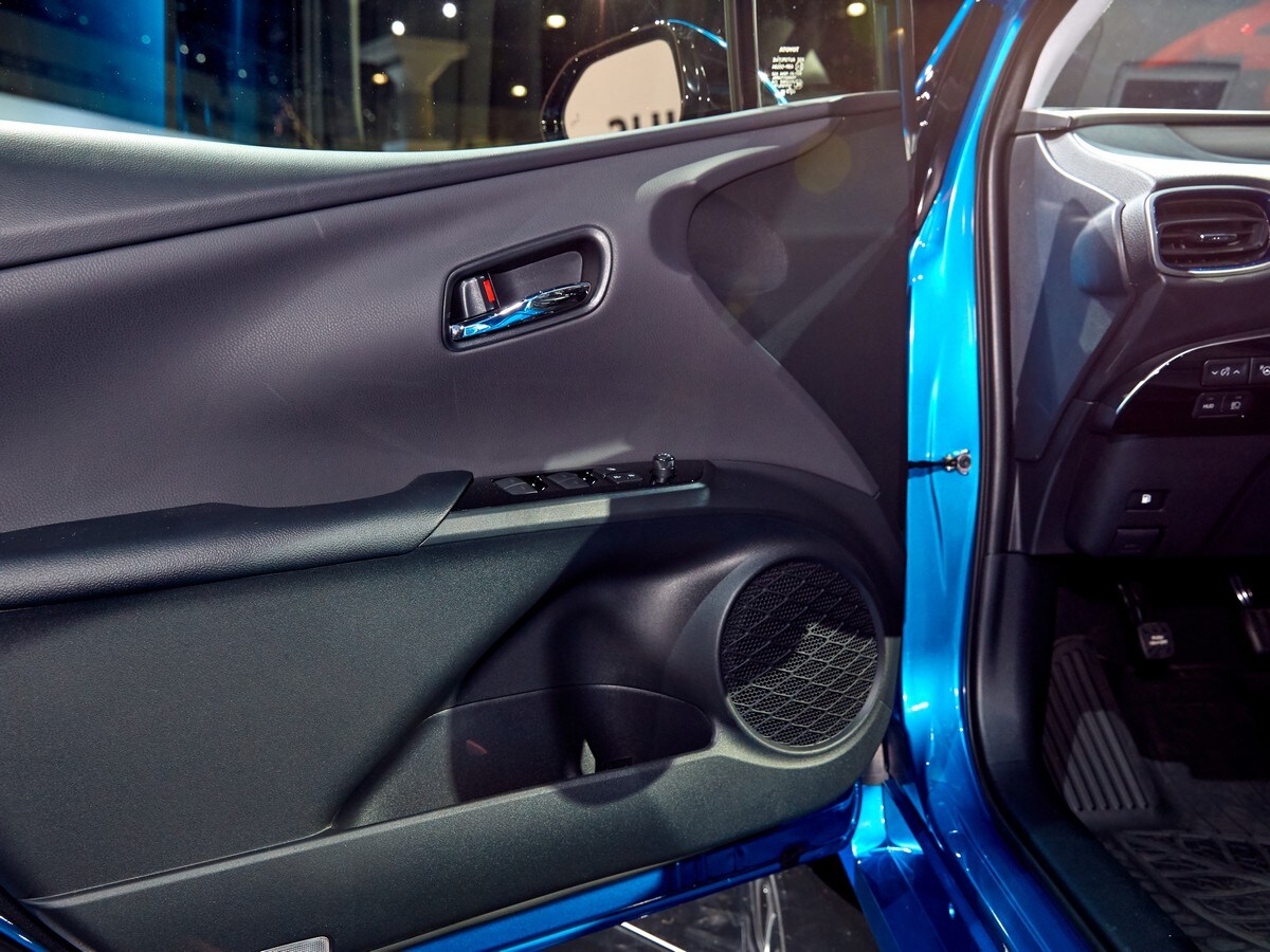 23 2019 Toyota Prius Awd LA