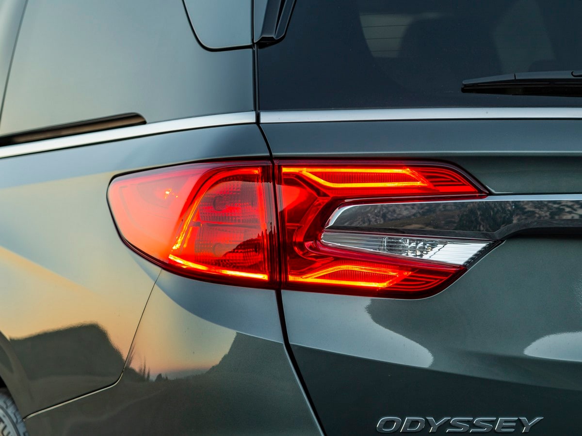 25 2018 Honda Odyssey LT Exterior KBB