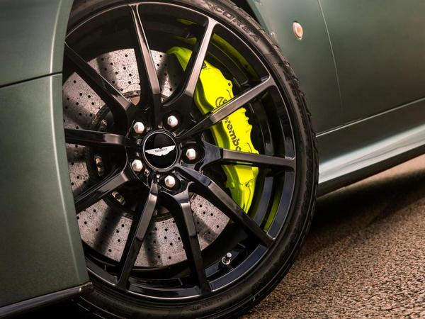 25 2018 Aston Martin V12 Vantage Amr