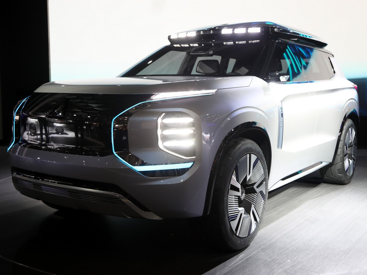 25 Mitsubishi Engelberg Tourer Concept GNVA19