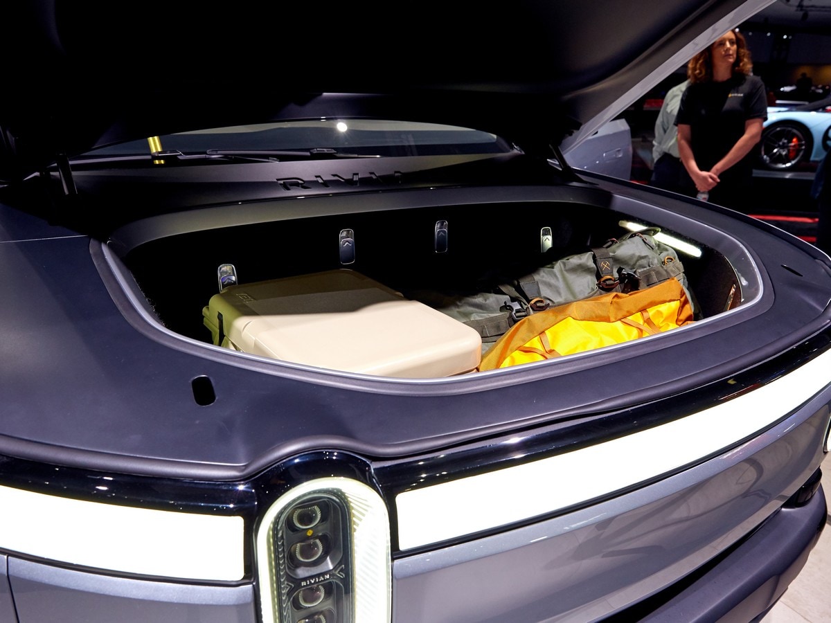 25 Rivian R1t Electric Truck LA