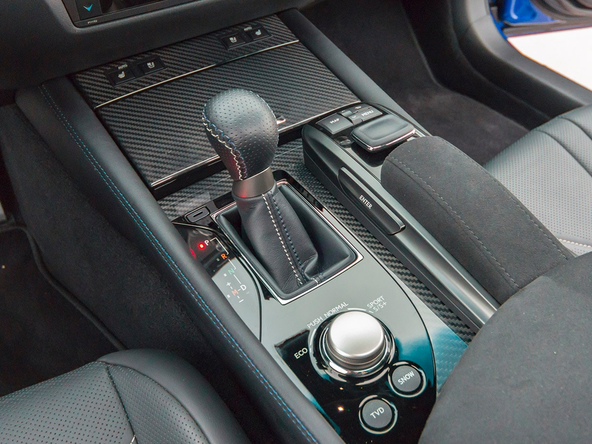 27 2016 Lexus GS F Interior