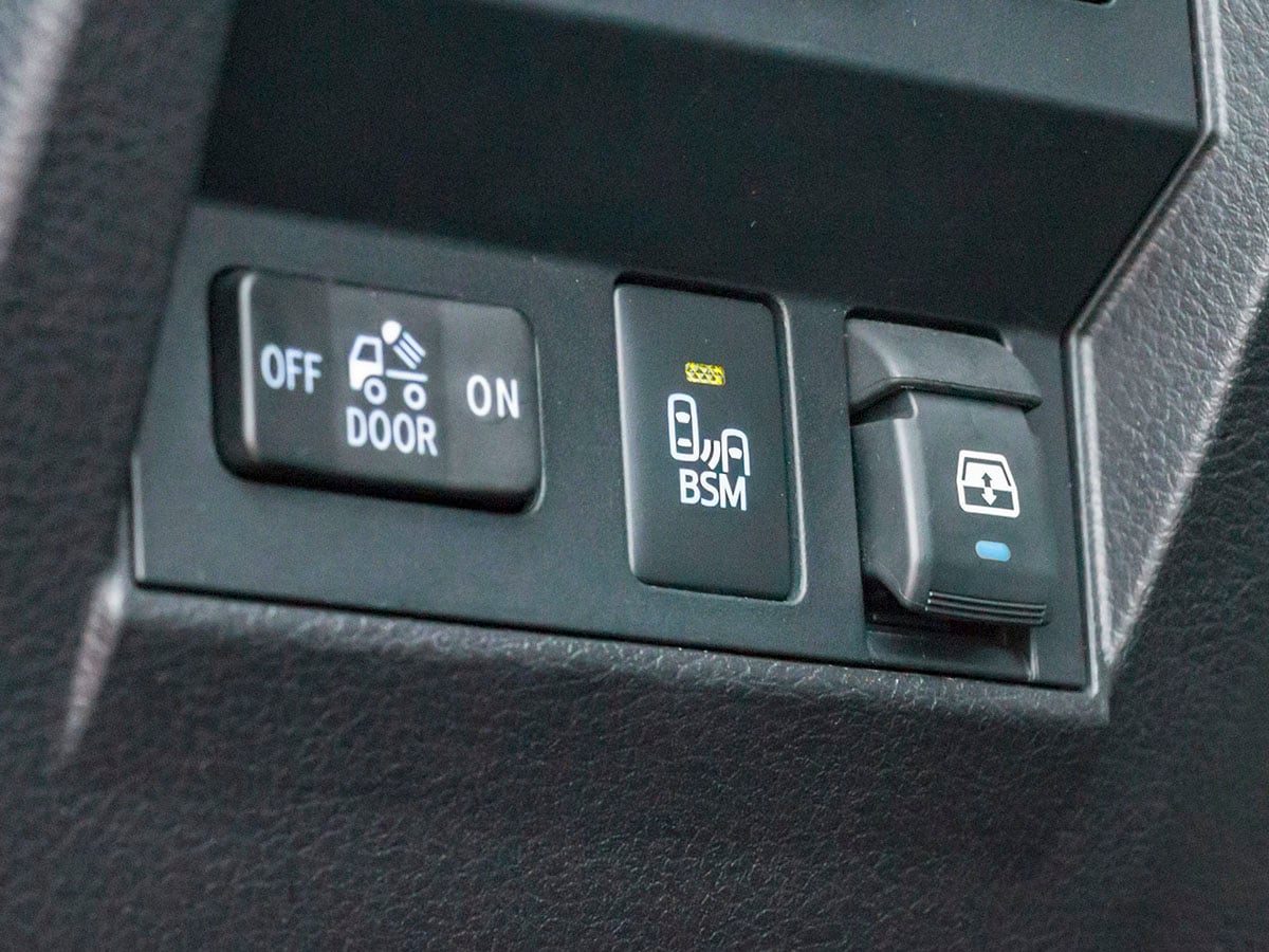 27 2016 Toyota Tundra Long Term Interior