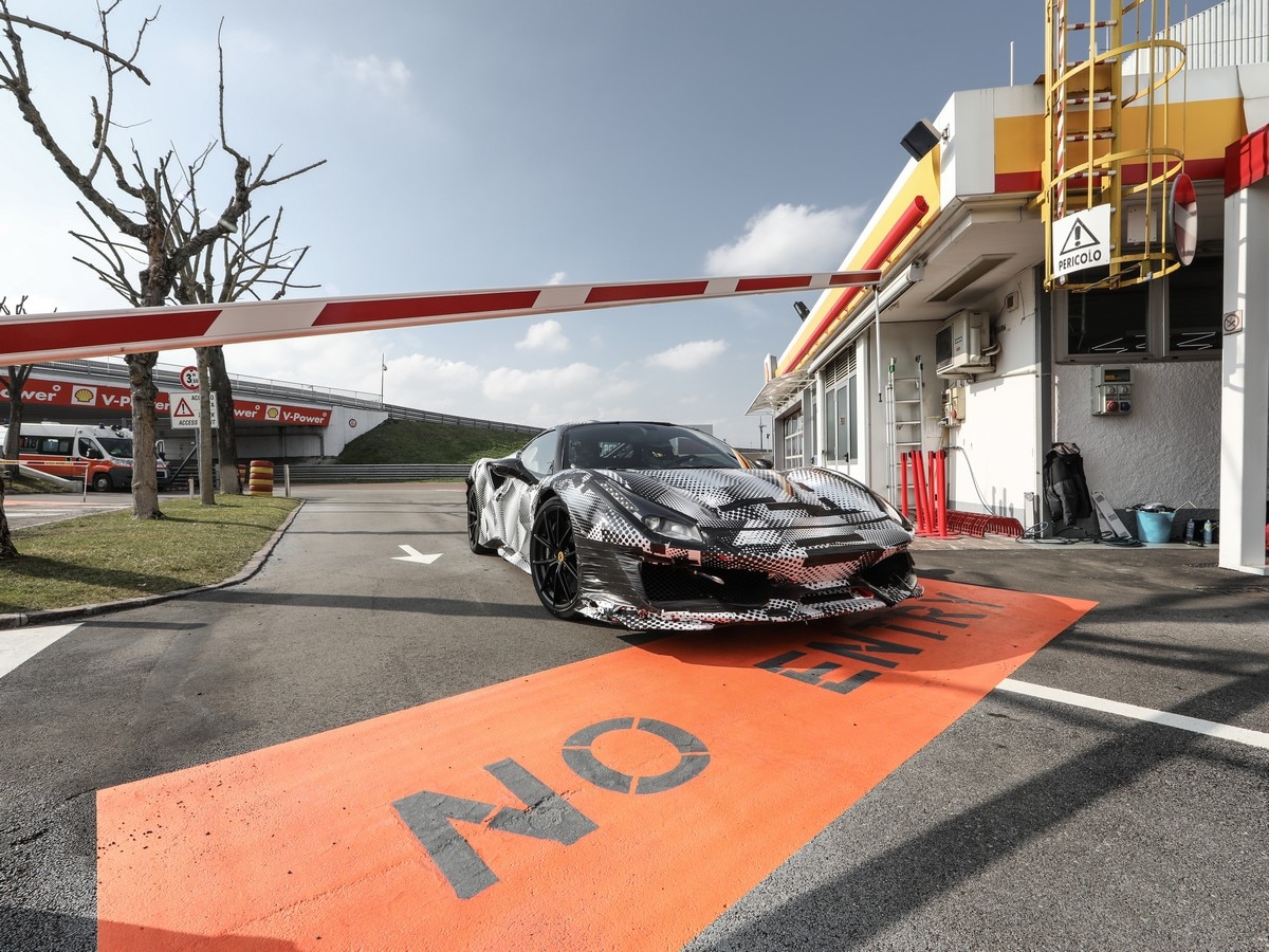 27 2019 Ferrari 488 Pista