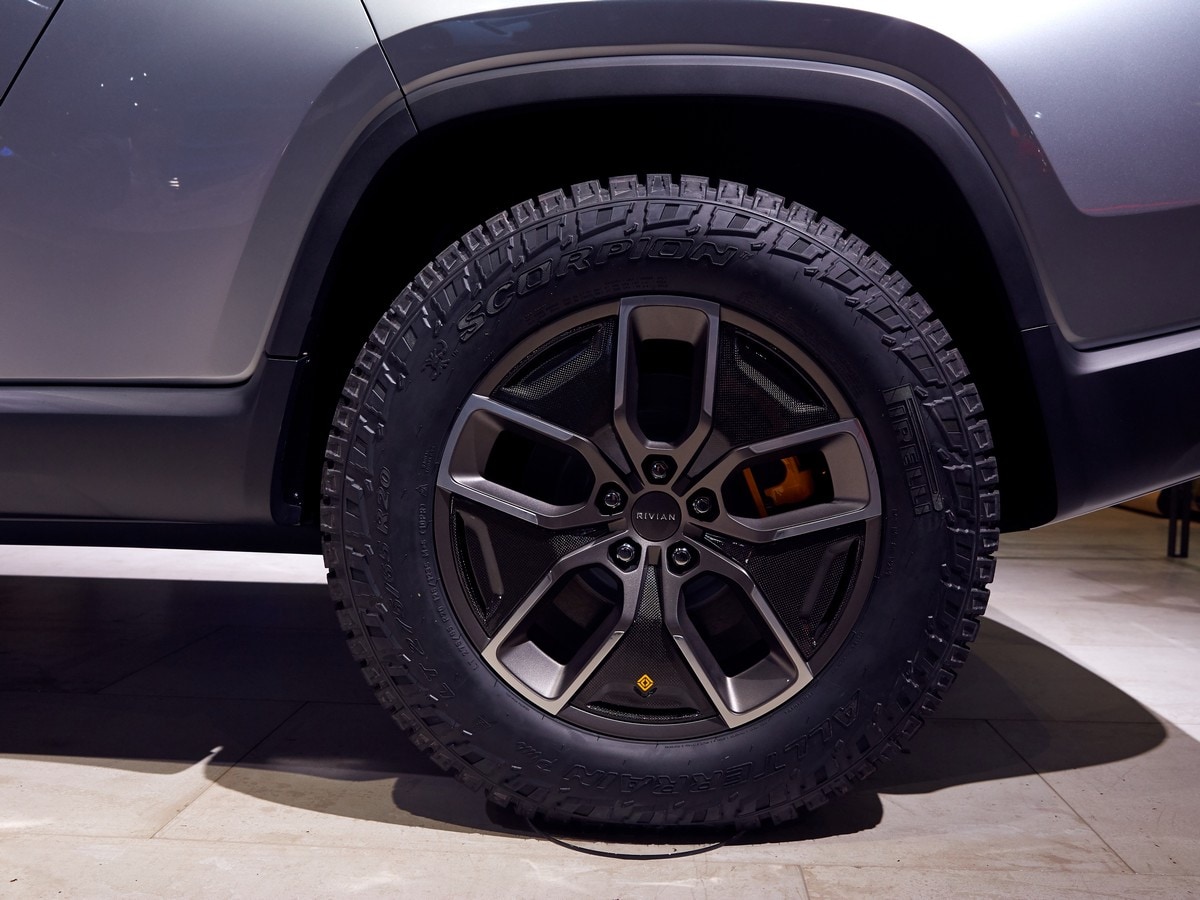 27 Rivian R1t Electric Truck LA