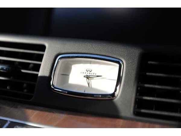 28 2015 Infiniti Q70