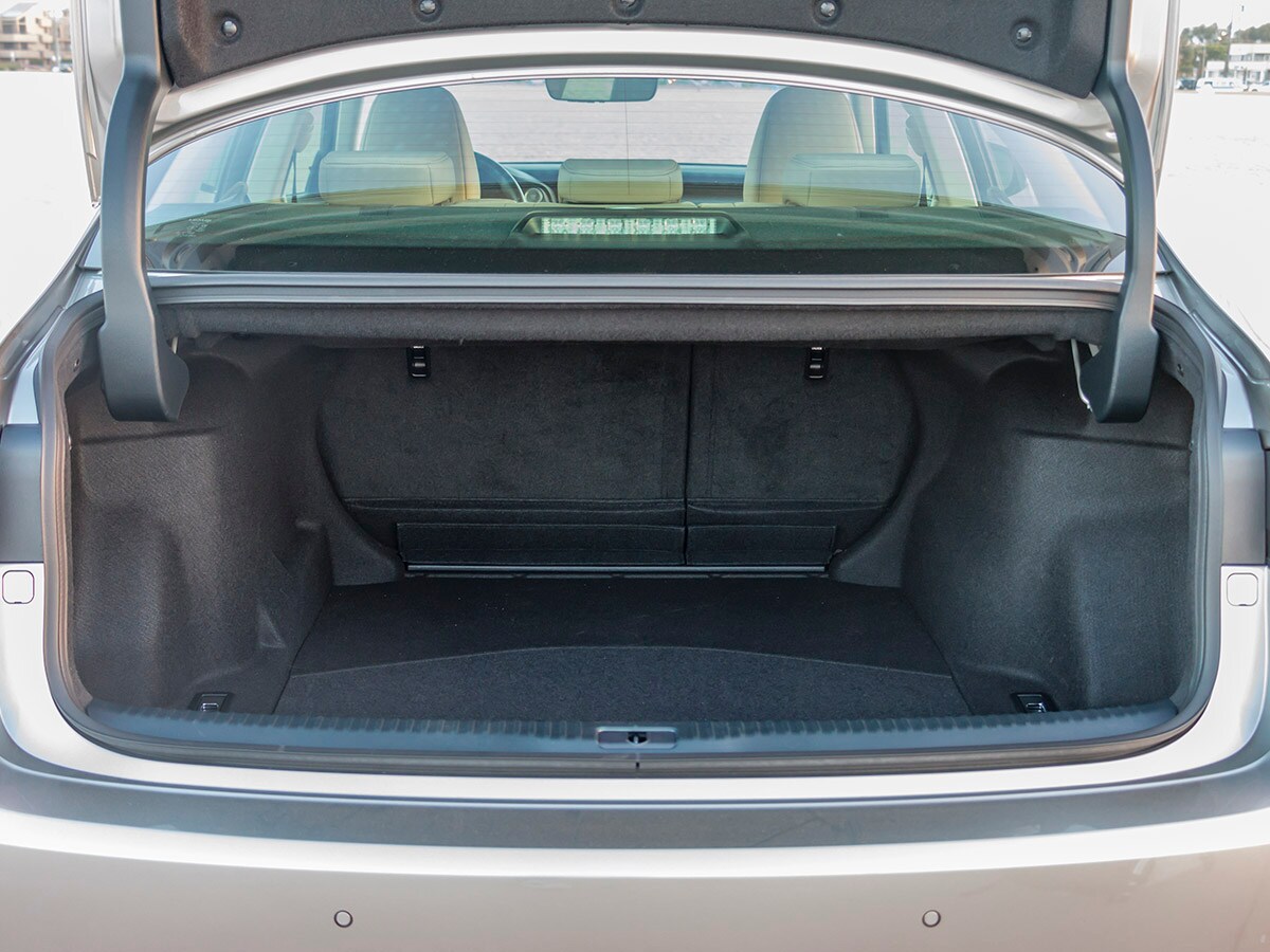 28 2017 Lexus IS 200t Cargo