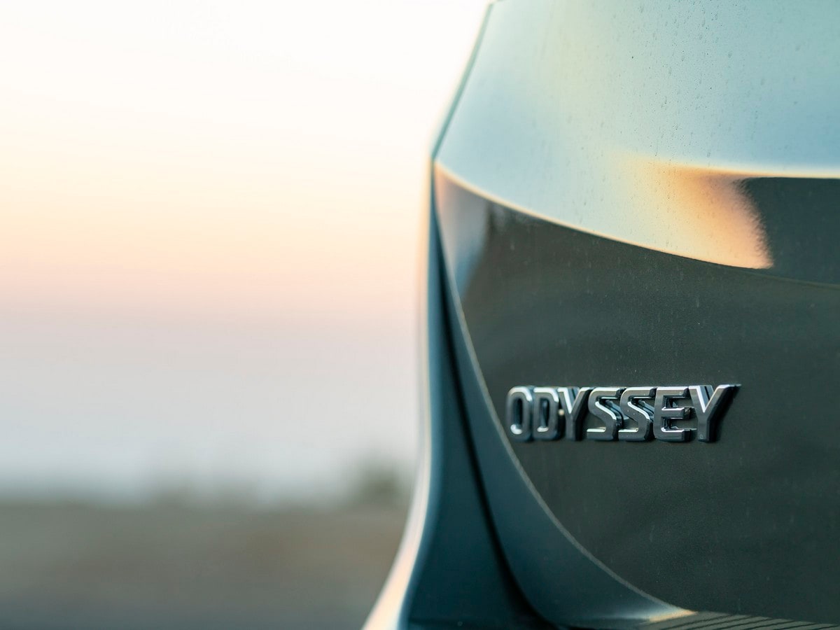 28 2018 Honda Odyssey LT Exterior KBB