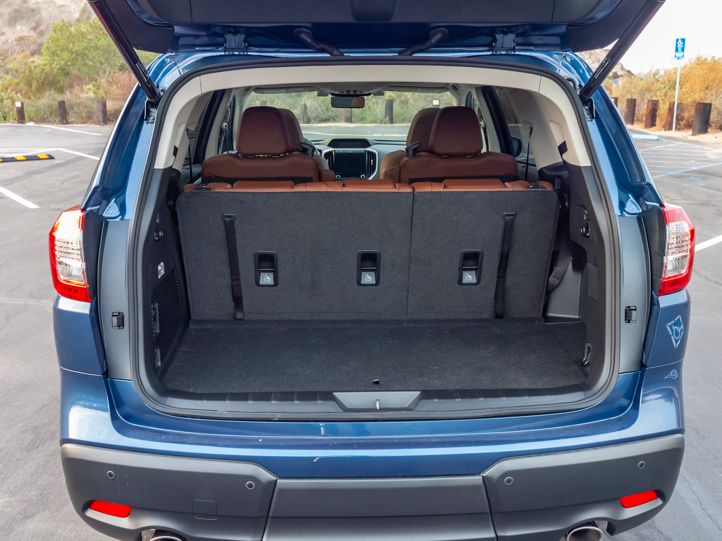 29 2019 Subaru Ascent LT Cargo KBB